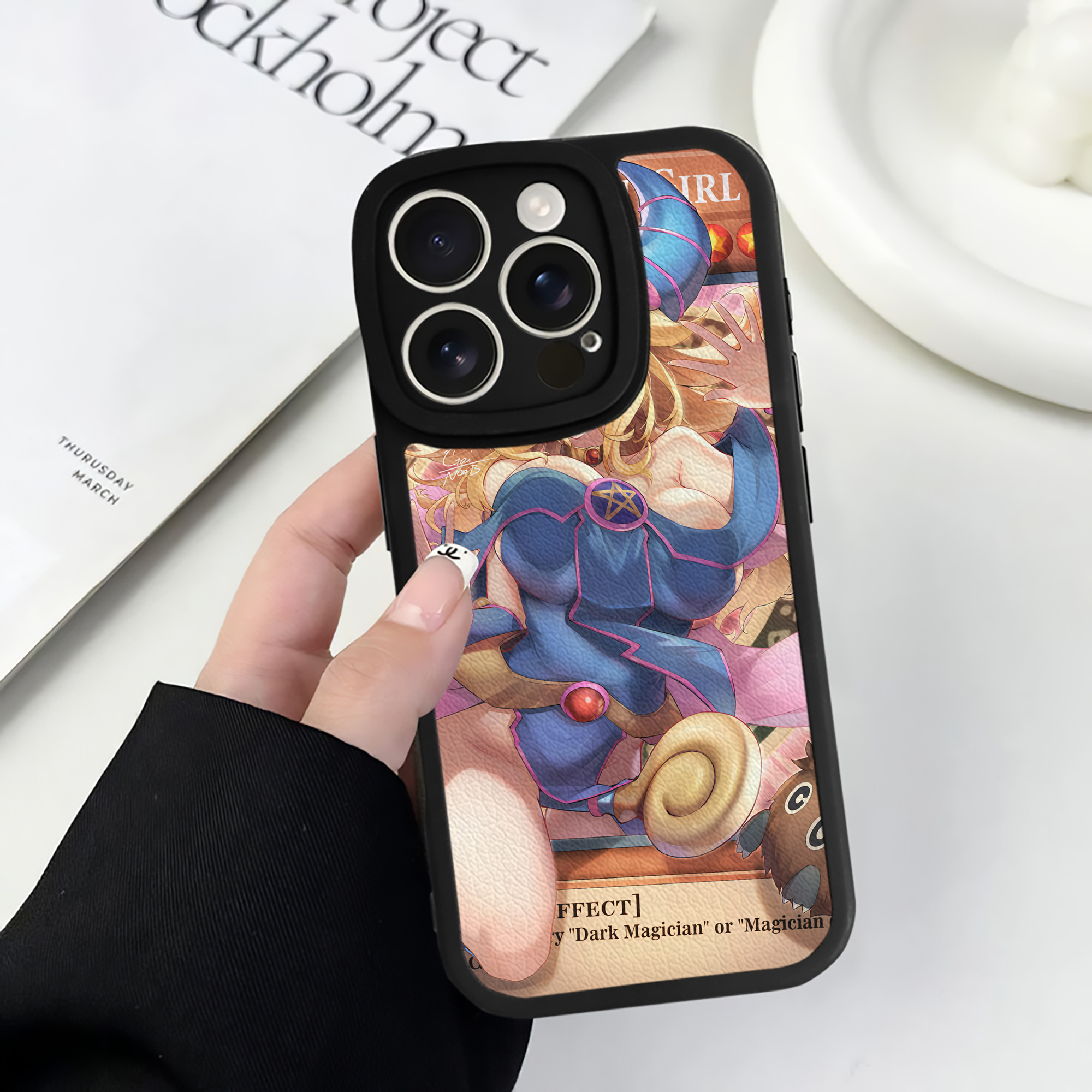 （画像用） 遊☆戯☆王 Yu-Gi-Oh! 【iPhone 16シリーズ対応】シリコンスマホケース（レザー調） 材質：シリコン
